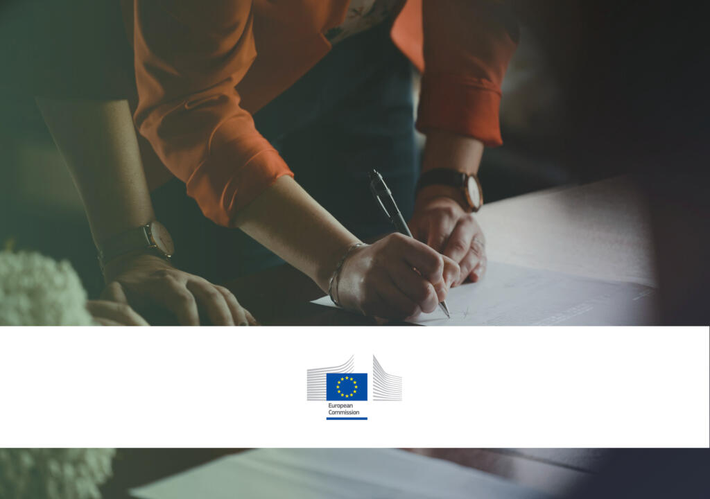A person is holding a pen and writing something down on a piece of paper that is laying on a table. Another person is standing close. The setting looks professional. There is a white banner with the logo of the European Commission placed over the image. The image represents that this policy monitor item is about a report/document of the European Commission. 

Een persoon houdt een pen vast en schrijft iets op een stuk papier dat op een tafel ligt. Een andere persoon staat dichtbij. De omgeving ziet er professioneel uit. Er is een witte banner met het logo van de Europese Commissie over de afbeelding geplaatst. De afbeelding geeft aan dat dit beleidsmonitor item gaat over een rapport/document van de Europese Commissie.