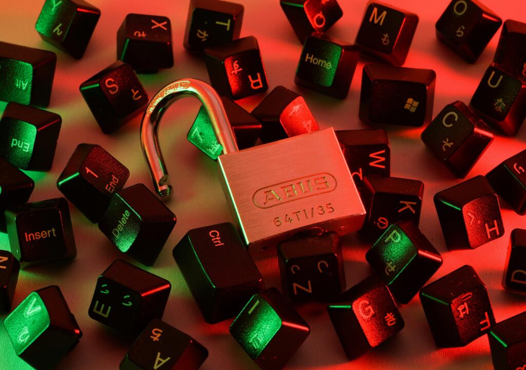Lock and keys of a computer keyboard representing cybersecurity